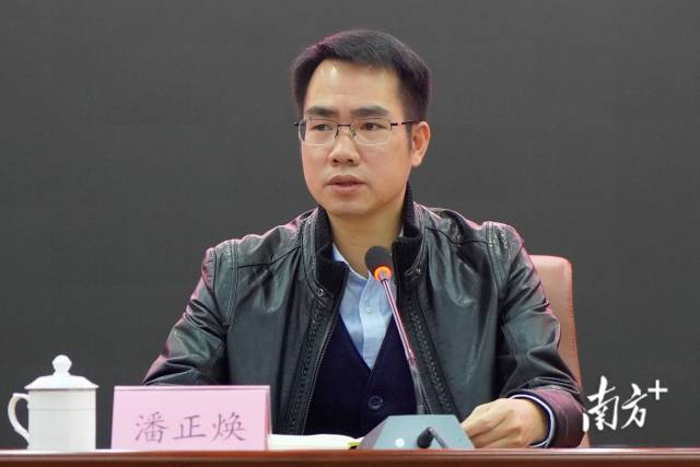 連州市委書記潘正煥提出，要始終切實(shí)把疫情防控當(dāng)作重點(diǎn)工作來(lái)抓，嚴(yán)防輸入性風(fēng)險(xiǎn)。張曉欣 攝