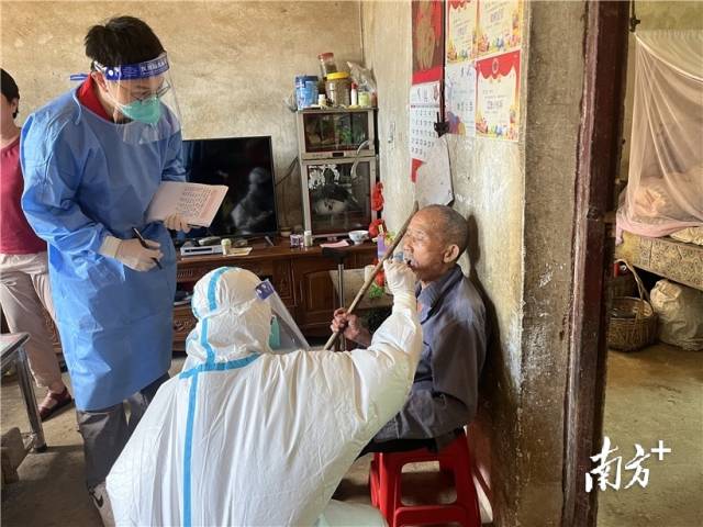 組織力量入戶檢測，全力推進(jìn)“應(yīng)檢盡檢”。